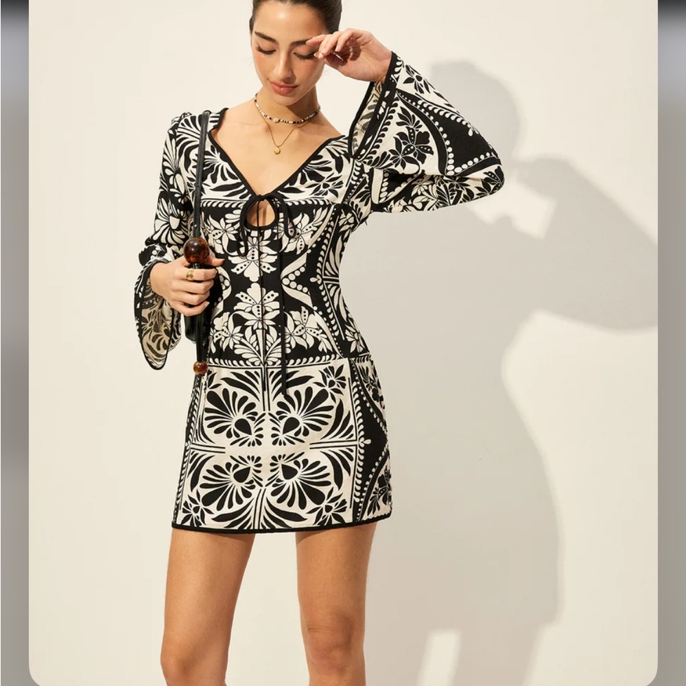 Commense Black and White Floral Mini Dress